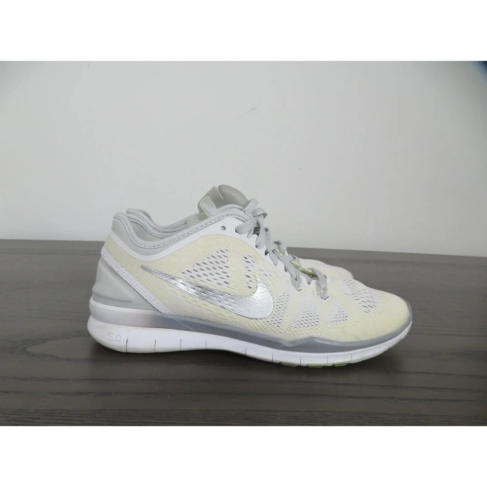 Nike Free TR Fit 5 Shoes Womens 6.5 White Running Training Sneakers 704674-100